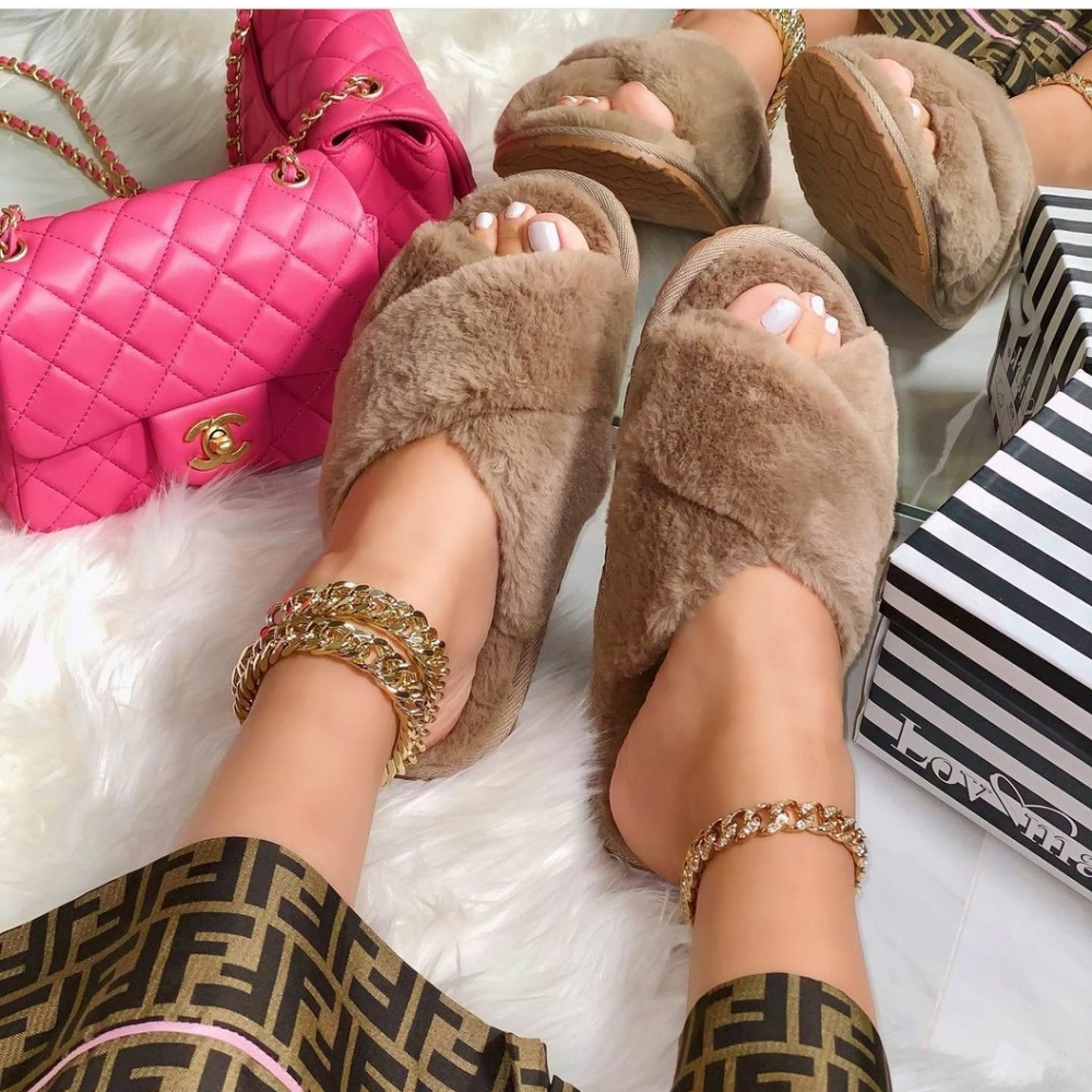 Fluffy criss cross tan Slides - Picture 5 of 7
